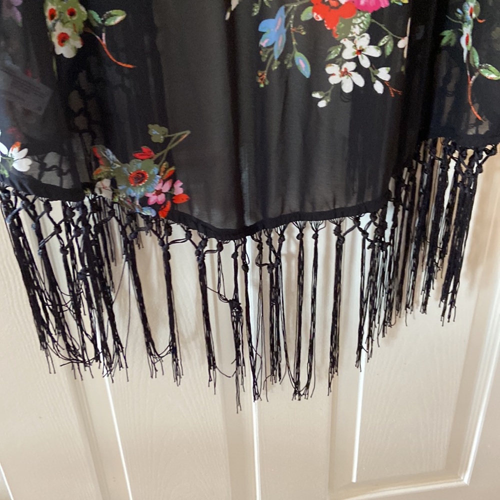 Sheer shrug/cover up with tassel details - Picture 6 of 6